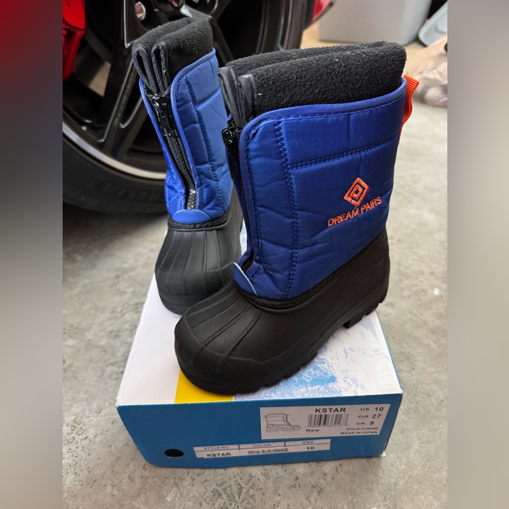 Kids Snow Boots - Like New w/Box
Size 10